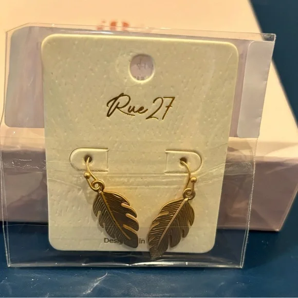 NWT RUE 27 TEXTURED LEAF DROP EARRINGS - Picture 3 of 3